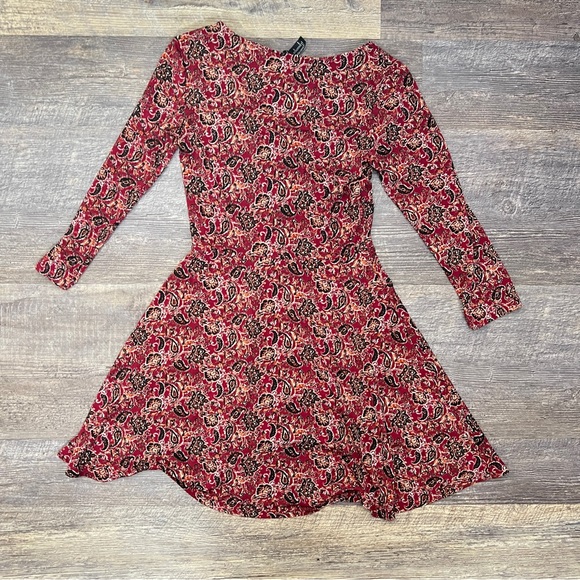Forever 21 Red Paisley Long Sleeve Dress size XS B109 - Picture 3 of 3